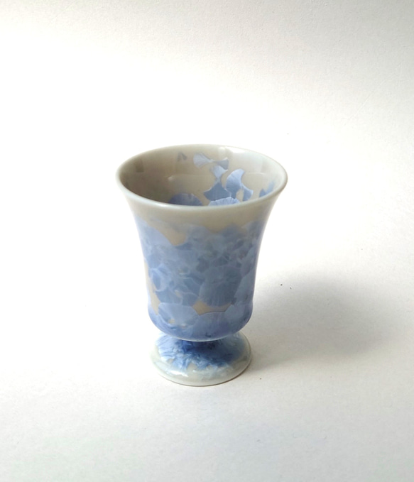 キラキラと輝くような結晶が美しい杯　　花結晶（青）　角高台杯　磁器 8枚目の画像
