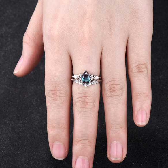 ヴィンテージ 6月誕生石 アレキサンドライト 婚約指輪セット モアッサナイト 2pcs ブライダルリングセット 9枚目の画像