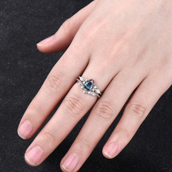 ヴィンテージ 6月誕生石 アレキサンドライト 婚約指輪セット モアッサナイト 2pcs ブライダルリングセット 8枚目の画像