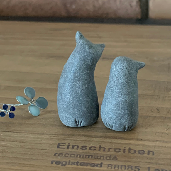置物　陶土ミニチュア　見上げる猫　グレーver（2個セット） 5枚目の画像