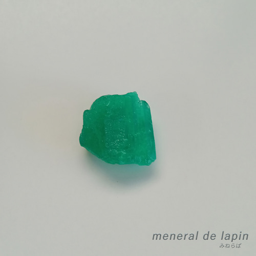 エメラルド原石 6.55カラット 天然石 mineral de lapin 通販
