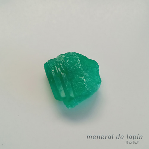 エメラルド原石 6.55カラット 天然石 mineral de lapin 通販 15844448