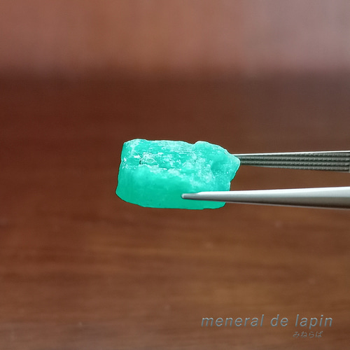 エメラルド原石 6.55カラット 天然石 mineral de lapin 通販