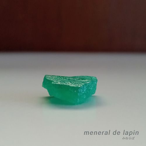 エメラルド原石 6.55カラット 天然石 mineral de lapin 通販 15844448