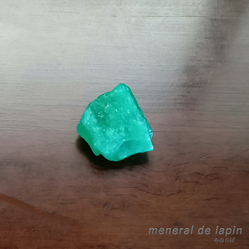 エメラルド原石 6.55カラット 天然石 mineral de lapin 通販 15844448