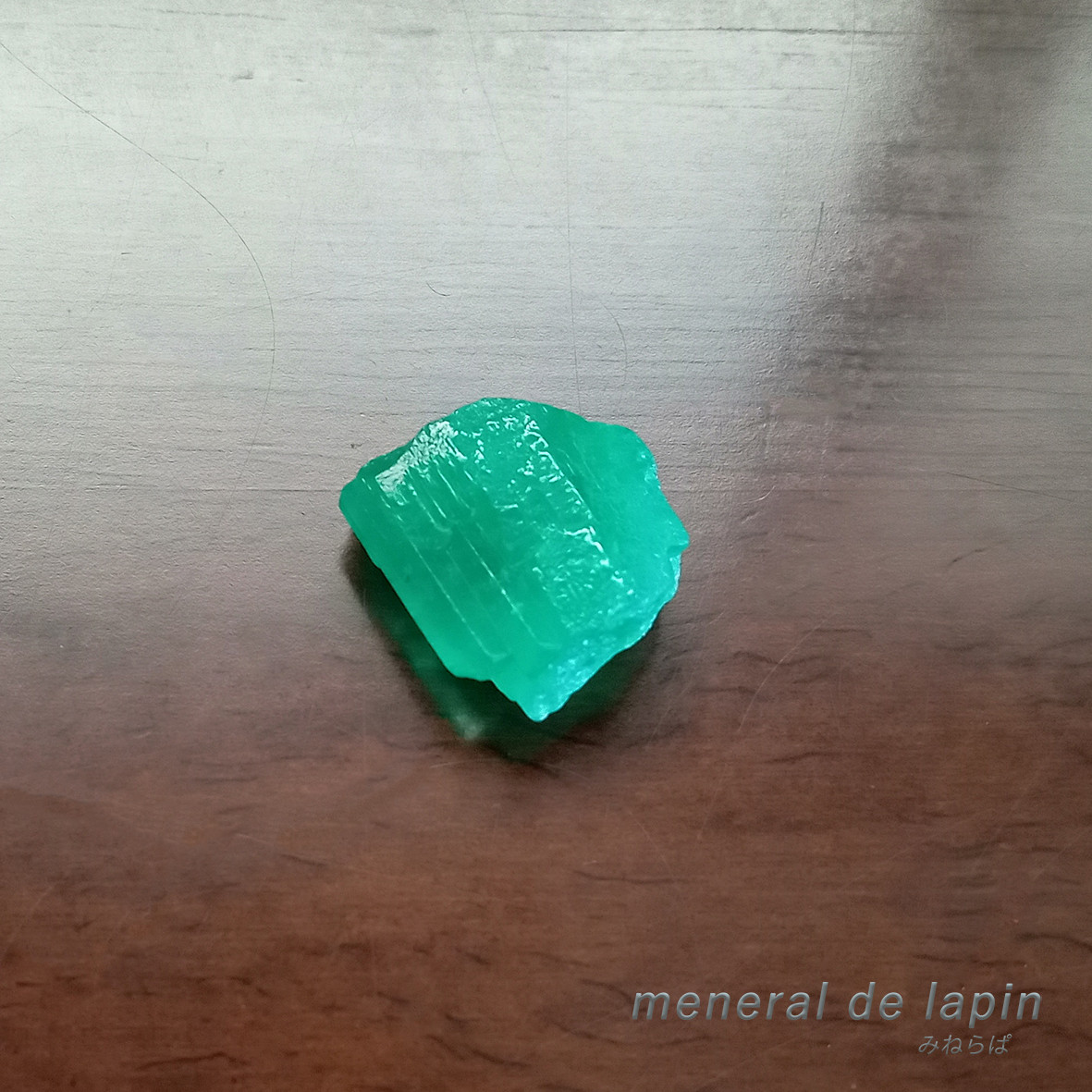 天然美しい緑鉱石　エメラルド　原石？　インテリア・コレクション向け 0e36d7a8c072d878d881aaad9b7083