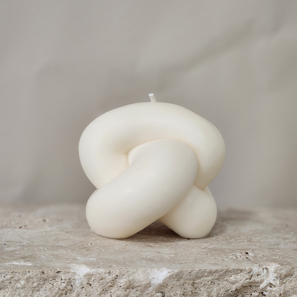 The Infinity Knot Candle 2枚目の画像