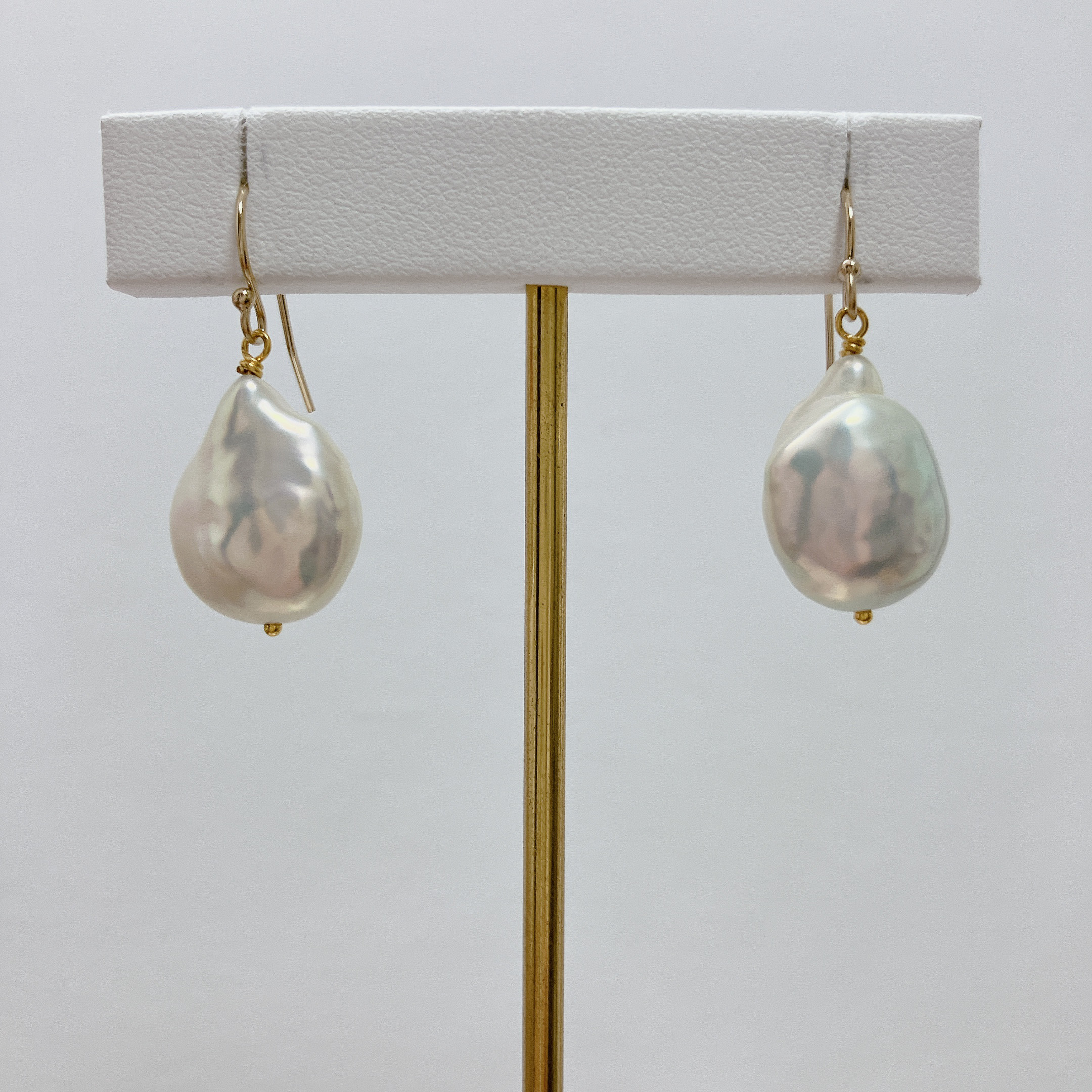 14kgfピアス 　高品質　トワイライトゴールド色　淡水バロック真空パール②　軽量