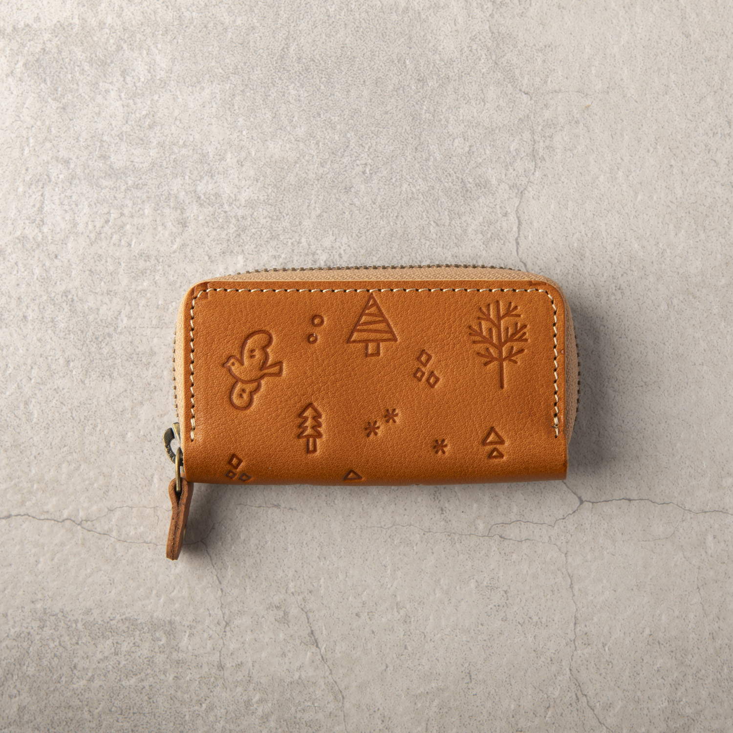 【1点限り】栃木レザー 北欧風 花鳥風月 キーケース 本革 牛革 キャメル 104