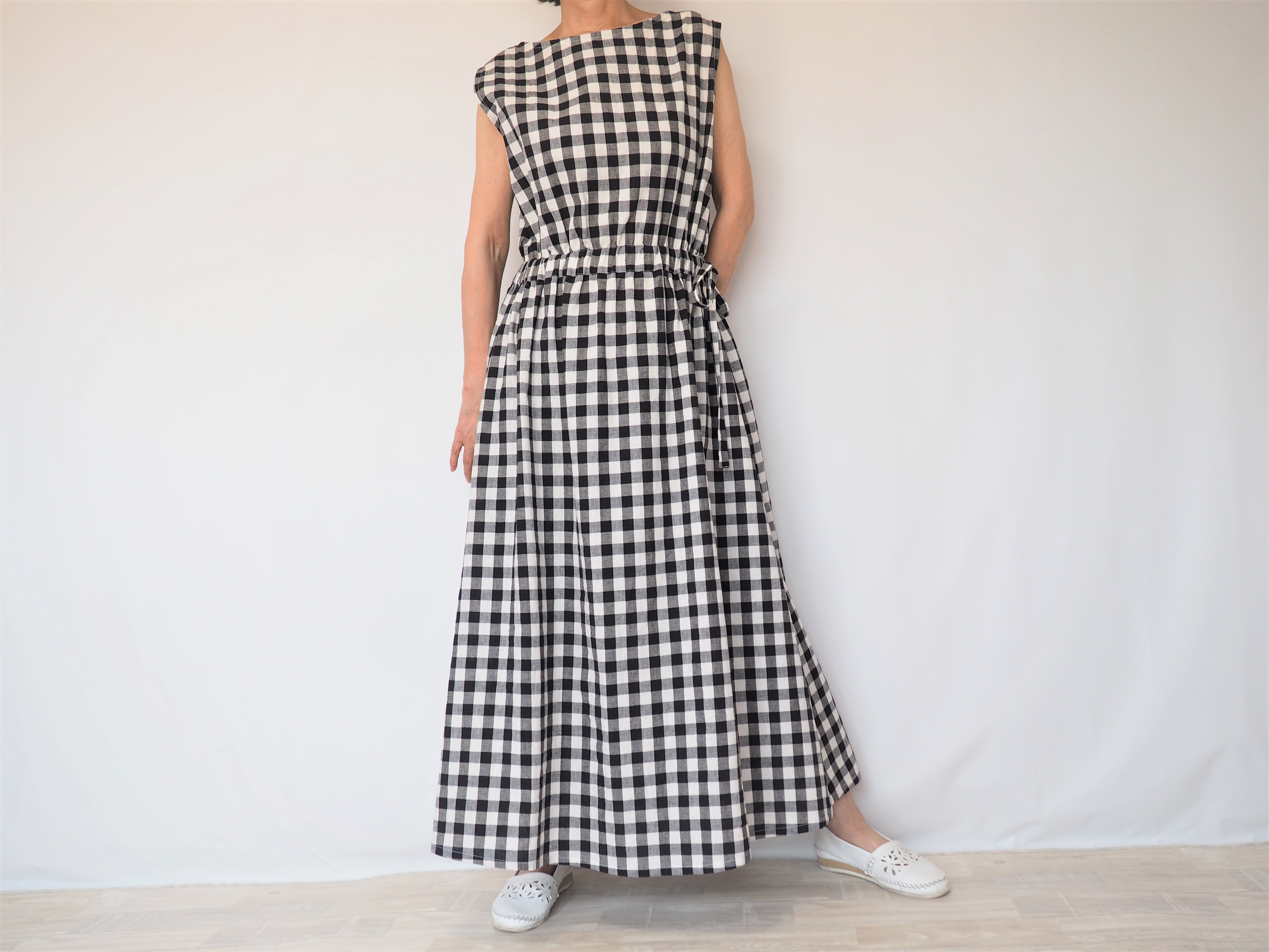 感謝sale♡さらやわコットンローウエストワンピース　ギンガムチェック黒。. ＊