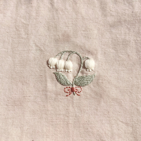 【再販】【プチギフト】ぷっくりモコモコすずらんの手刺繍のミニ巾着ポーチ/ベビーピンク 7枚目の画像
