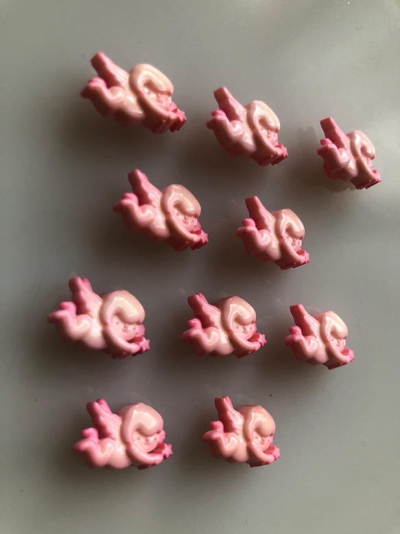 アンティーク ボタン 5個　ビンテージ 昭和 レトロ 個性的 ハンドメイド素材 日本製 ポップ アクセ ピンク　天使 3枚目の画像
