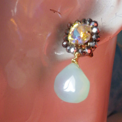 Aurora Mermaid Chalcedony Earrings 　 カルセドニードロップビジューピアス 4枚目の画像