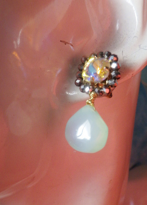 Aurora Mermaid Chalcedony Earrings 　 カルセドニードロップビジューピアス 4枚目の画像