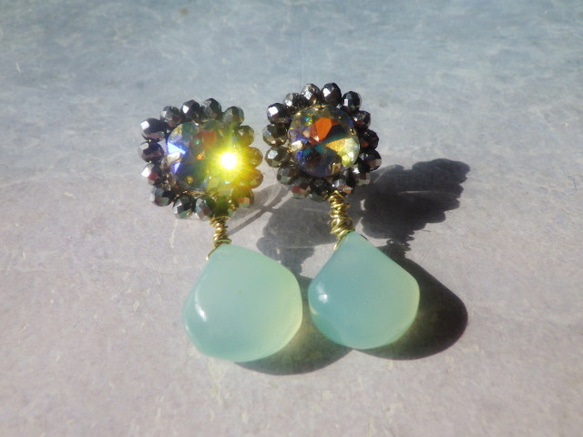 Aurora Mermaid Chalcedony Earrings 　 カルセドニードロップビジューピアス 3枚目の画像