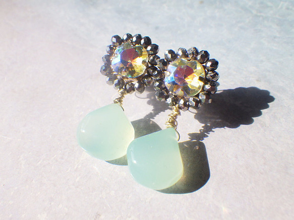 Aurora Mermaid Chalcedony Earrings 　 カルセドニードロップビジューピアス 7枚目の画像