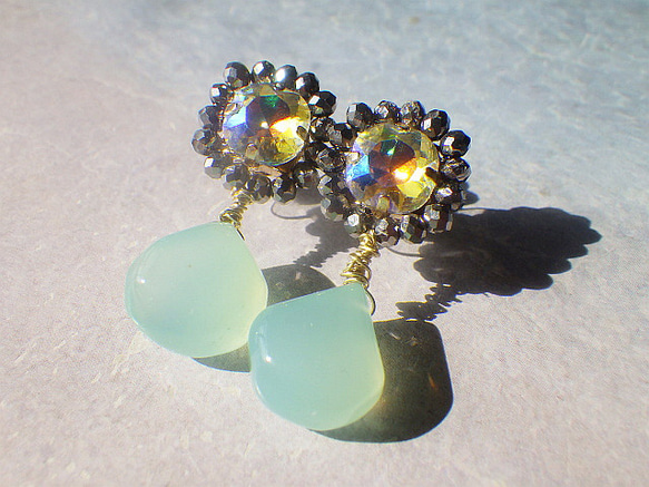 Aurora Mermaid Chalcedony Earrings 　 カルセドニードロップビジューピアス 2枚目の画像