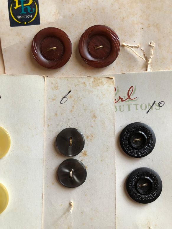 アンティーク ボタン 14個　ビンテージ 昭和 レトロ 個性的 ハンドメイド素材 日本製 ポップ アクセ 色々 5枚目の画像