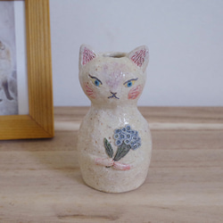 花束を持った猫  ミニ花瓶  【ベージュ】 2枚目の画像