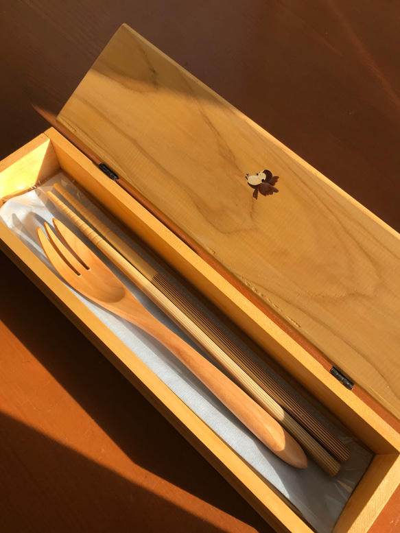 食卓に置ける箸箱(日本の模様）蓋付き箸入れ　ヒノキの箸箱　片手で開けられるカトラリーケース　小物入れ　メガネ入れ 13枚目の画像