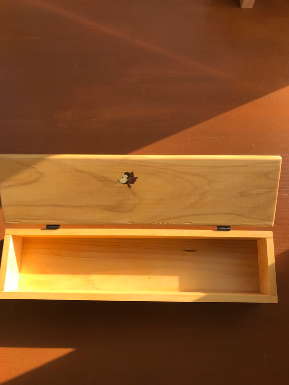 食卓に置ける箸箱(日本の模様）蓋付き箸入れ　ヒノキの箸箱　片手で開けられるカトラリーケース　小物入れ　メガネ入れ 6枚目の画像