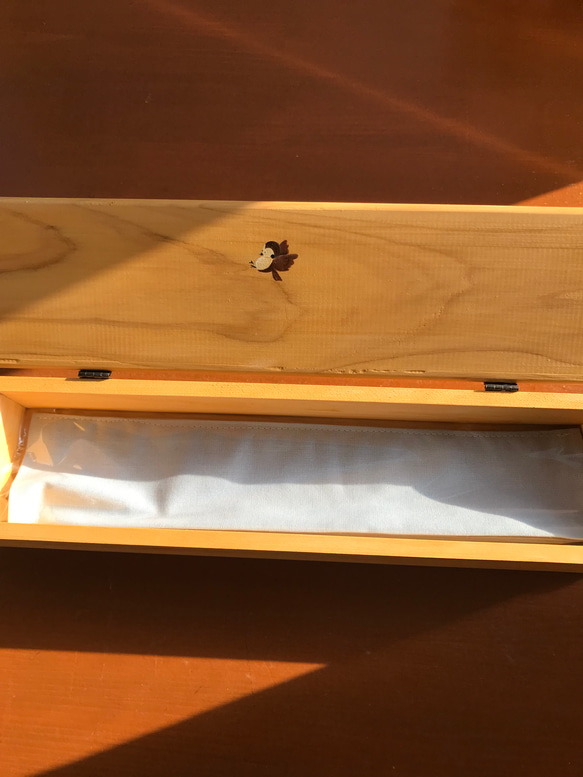 食卓に置ける箸箱(日本の模様）蓋付き箸入れ　ヒノキの箸箱　片手で開けられるカトラリーケース　小物入れ　メガネ入れ 12枚目の画像