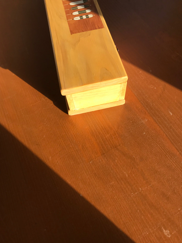 食卓に置ける箸箱(日本の模様）蓋付き箸入れ　ヒノキの箸箱　片手で開けられるカトラリーケース　小物入れ　メガネ入れ 9枚目の画像
