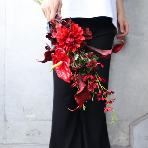 人気の枝ブーケ】アンスリウムや海外花の個性派赤いブーケ