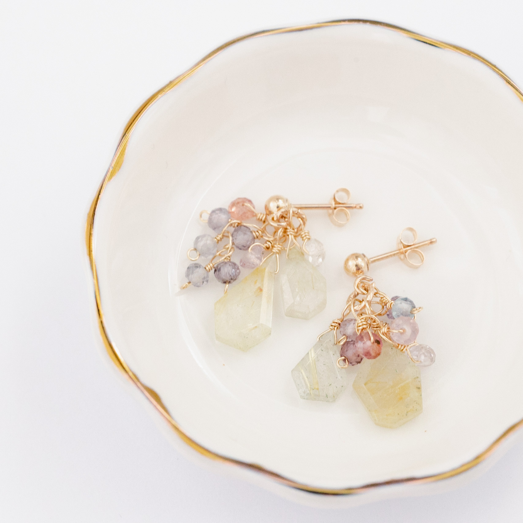 ゴールデンルチルクォーツ、スピネルのピアス