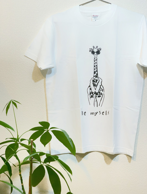 "Be my self"  おめかしキリン Tシャツ 1枚目の画像