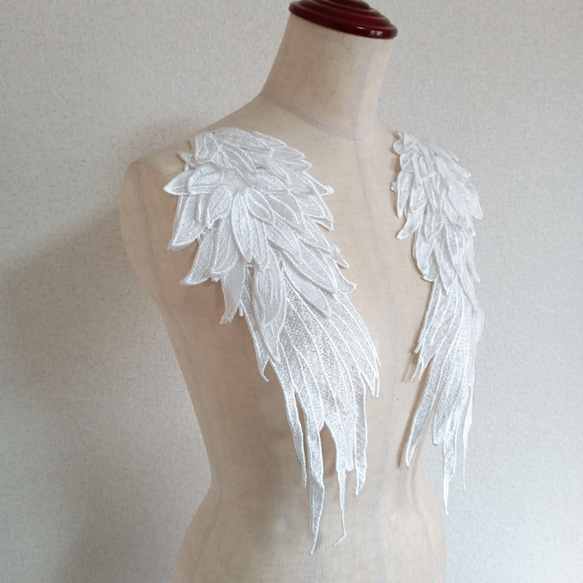 AZ089ホワイト　2枚セット　立体羽モチーフレース　胸元モチーフ　襟モチーフレース　ケミカルレース 2枚目の画像