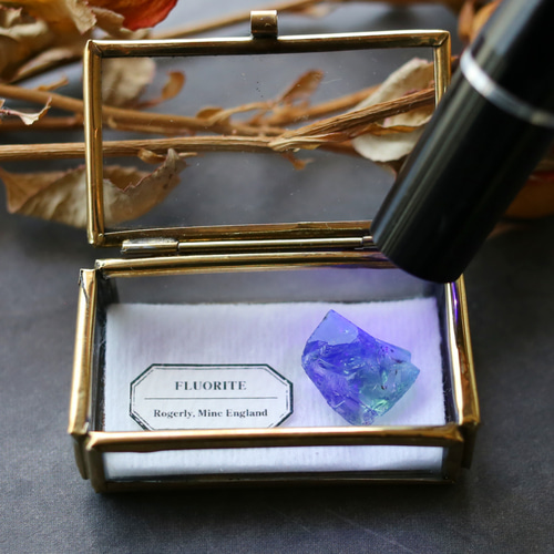 ロジャリー鉱山フローライトの結晶 鉱物標本 ミニチュア 蛍石 天然石