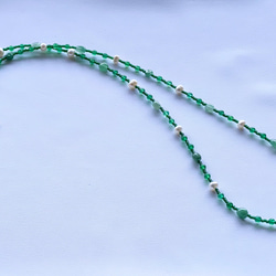 - Evergreen - 翠色石と淡水真珠のロングネックレス 4枚目の画像