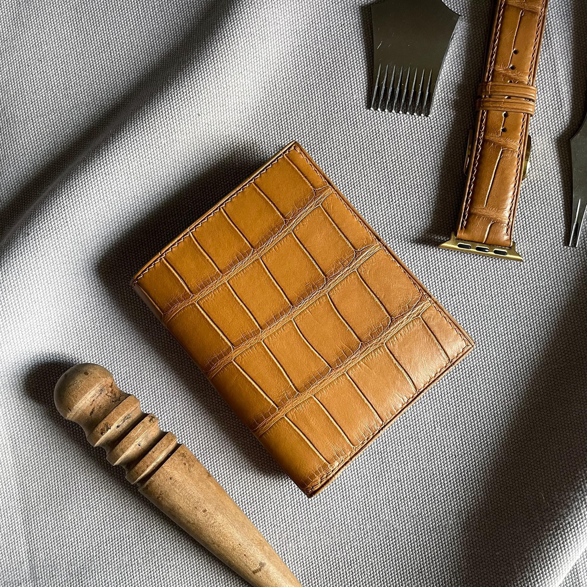 (注受作製)ワニ革使用２つ折り財布　手縫い商品