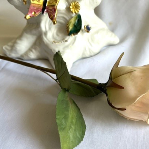 手染め布花 白い風① 薔薇1本 玄関・和洋の空間・お部屋の