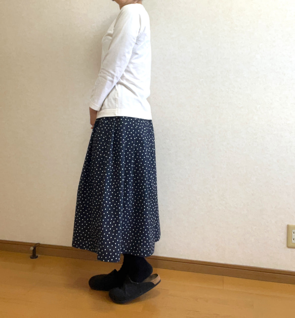 ランダムドット♡コットンリネン タックギャザースカート ダークネイビー 2枚目の画像