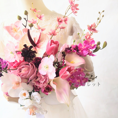 ブートニア付き ピンクの蘭の気品溢れるブーケ ウェディングブーケ  