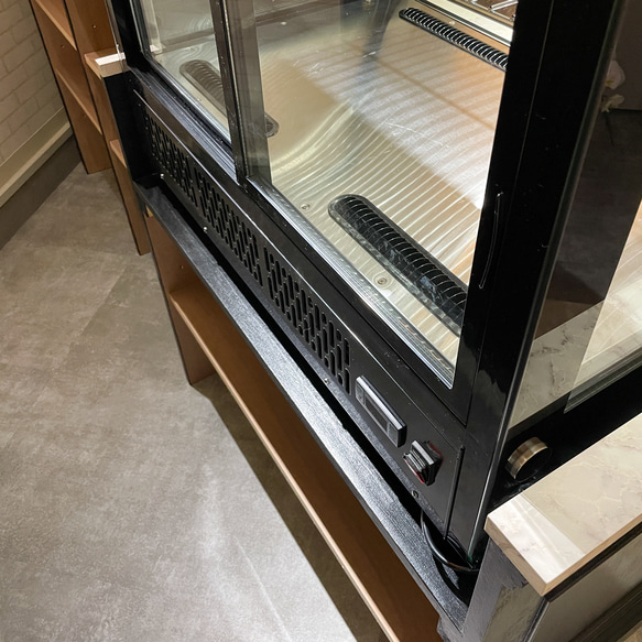 ケーキ屋さん向け冷蔵ショーケース埋込みレジカウンターW2100 スイーツ店向けショーケースカウンター オーダーメイド家具 