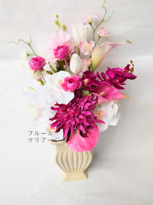 ブートニア付き  ピンクの蘭とカラーの気品溢れるブーケ      ウェディングブーケ   ぴょんぴょんブーケ 2枚目の画像