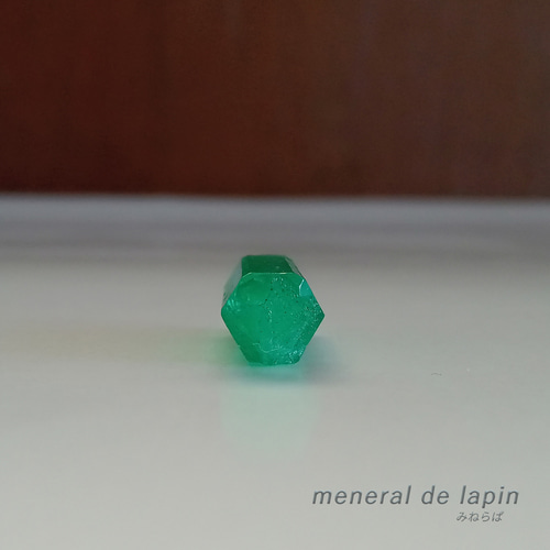 エメラルド　原石 5562b9a6a3abf6c177fca3e018b82e