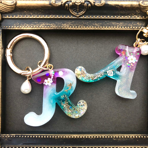 ☆名入れ可☆イニシャルキーホルダー♡マーメイドglitter/プリンセス