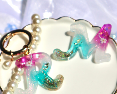 ☆名入れ可☆イニシャルキーホルダー♡マーメイドglitter