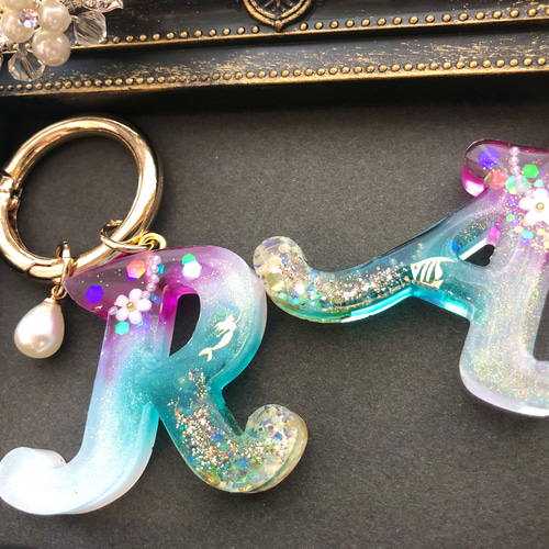 新品未使用　アンテプリマ　イニシャル　バッグチャーム　アクセサリー　キーホルダー 2025年最新】アンテプリマ チャームの人気アイテム - メルカリ