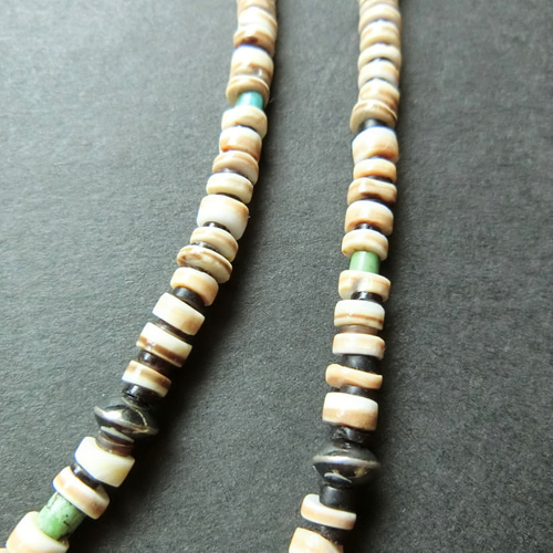 ヴィンテージ　ノマド　ネックレス　シルバー　ターコイズ　ナバホ　パール　ホワイト ナバホパール&ターコイズ&ホワイトシェルビーズネックレス 約