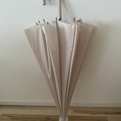 【SALE】傘 ジャンプ傘 防水キャップ付き 骨16本 大きいサイズ 【アプリコット】雨の日の入店がとても快適な傘です。 2枚目の画像