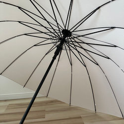 【SALE】傘 ジャンプ傘 防水キャップ付き 骨16本 大きいサイズ 【アプリコット】雨の日の入店がとても快適な傘です。 10枚目の画像
