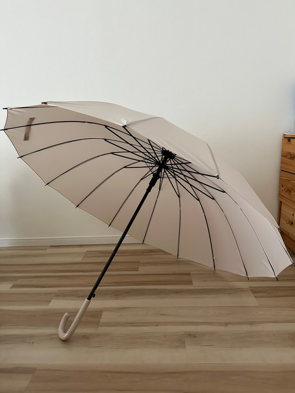 【SALE】傘 ジャンプ傘 防水キャップ付き 骨16本 大きいサイズ 【アプリコット】雨の日の入店がとても快適な傘です。 9枚目の画像