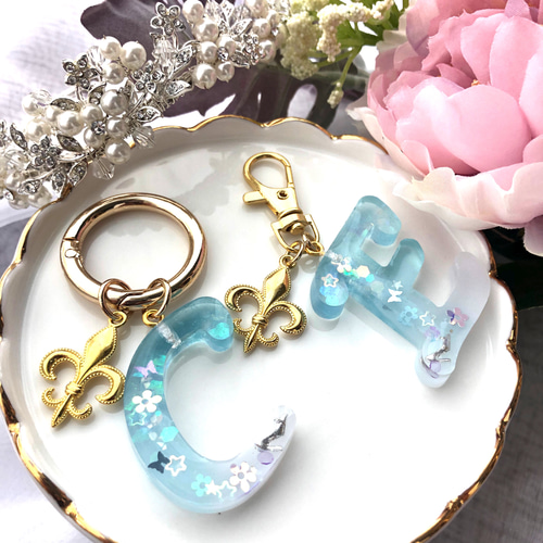 ☆名入れ可☆イニシャルキーホルダー♡パウダーブルー/イニシャル