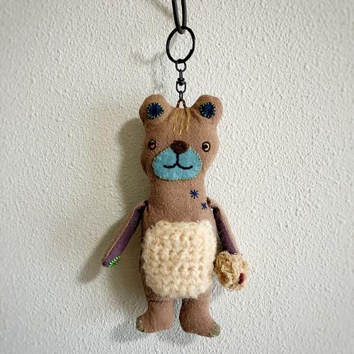 刺繍ぬいぐるみ クマ + どんぐり 布人形 ぬいぐるみ ITOMAME YA