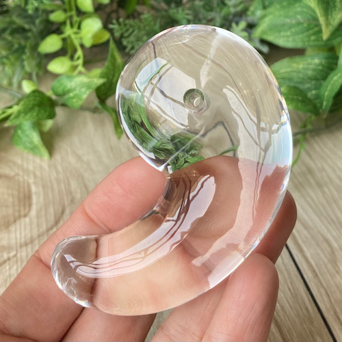 災いを除ける万能の石/上質天然水晶 勾玉/パワー 天然石 ストーン